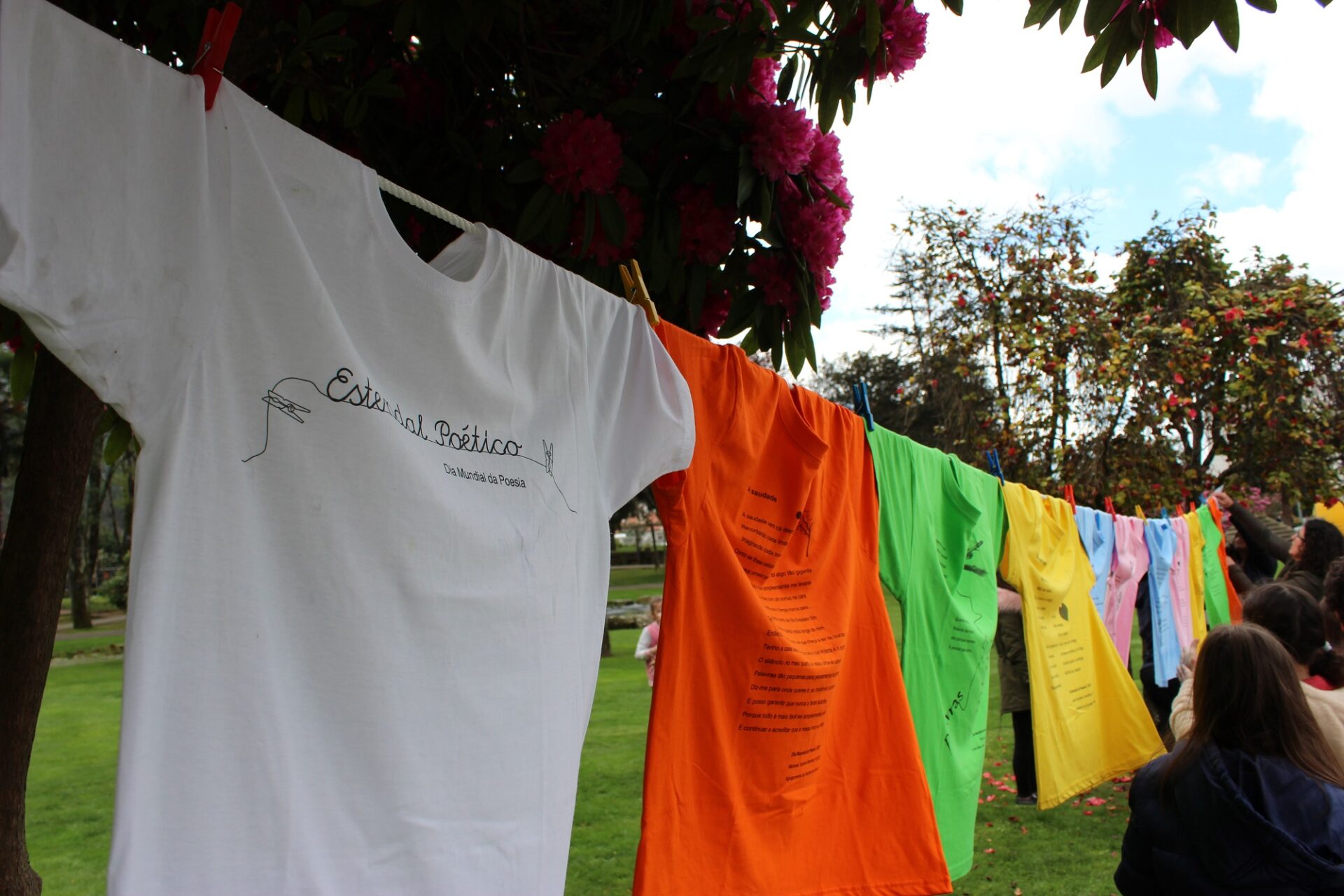 “Estendal Poético” e “Frequência com Poesia” no Dia Mundial da Poesia