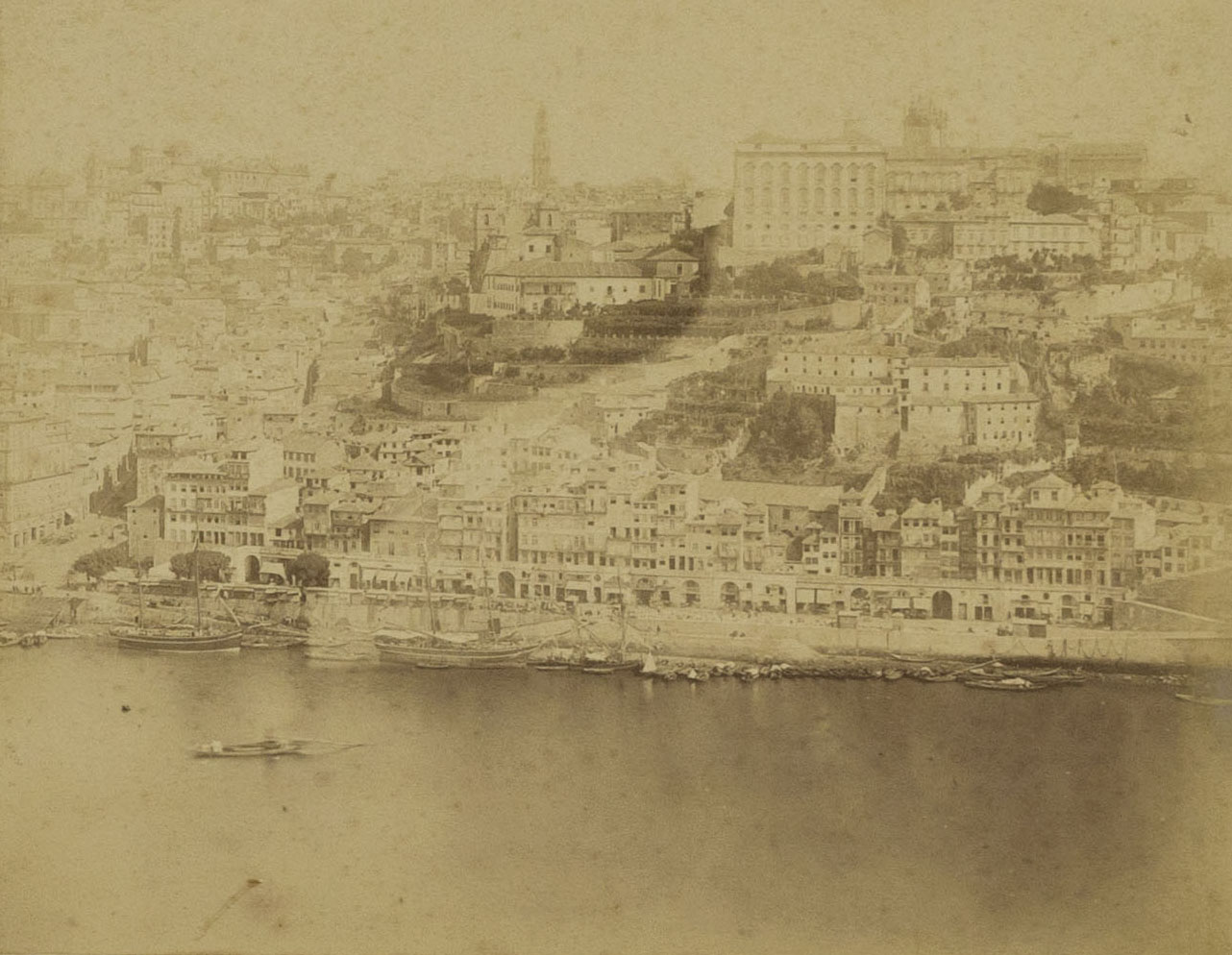 Uma fotografia do Porto em 1886