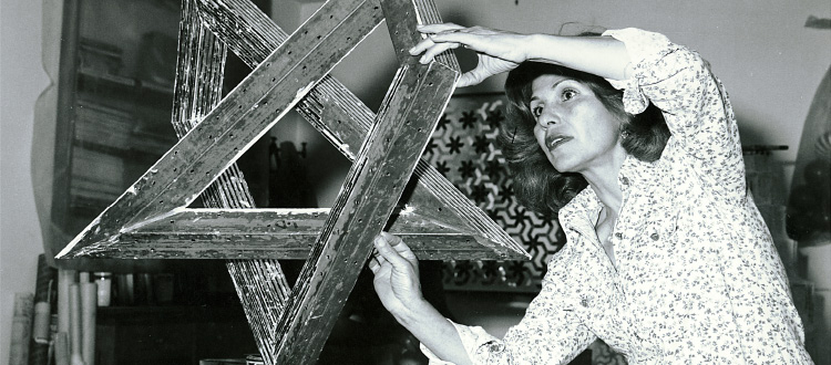 Monir Shahroudy Farmanfarmaian: Possibilidade infinita.