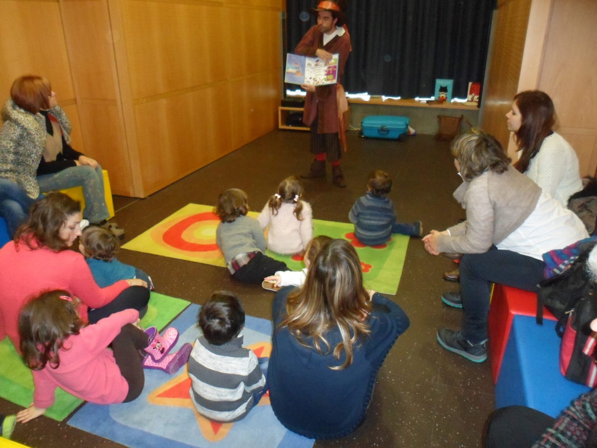 Contos e Cantos para Infantes