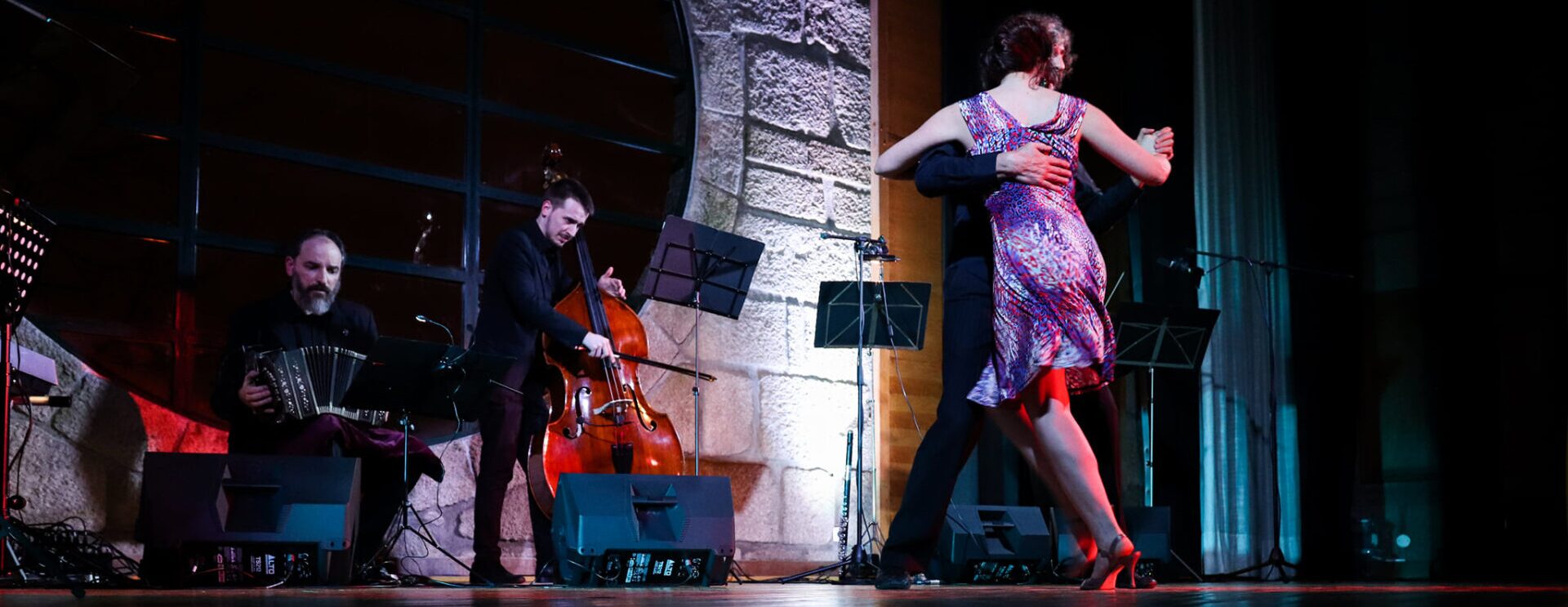 Orquestra La Ideal y Amigos das Danças