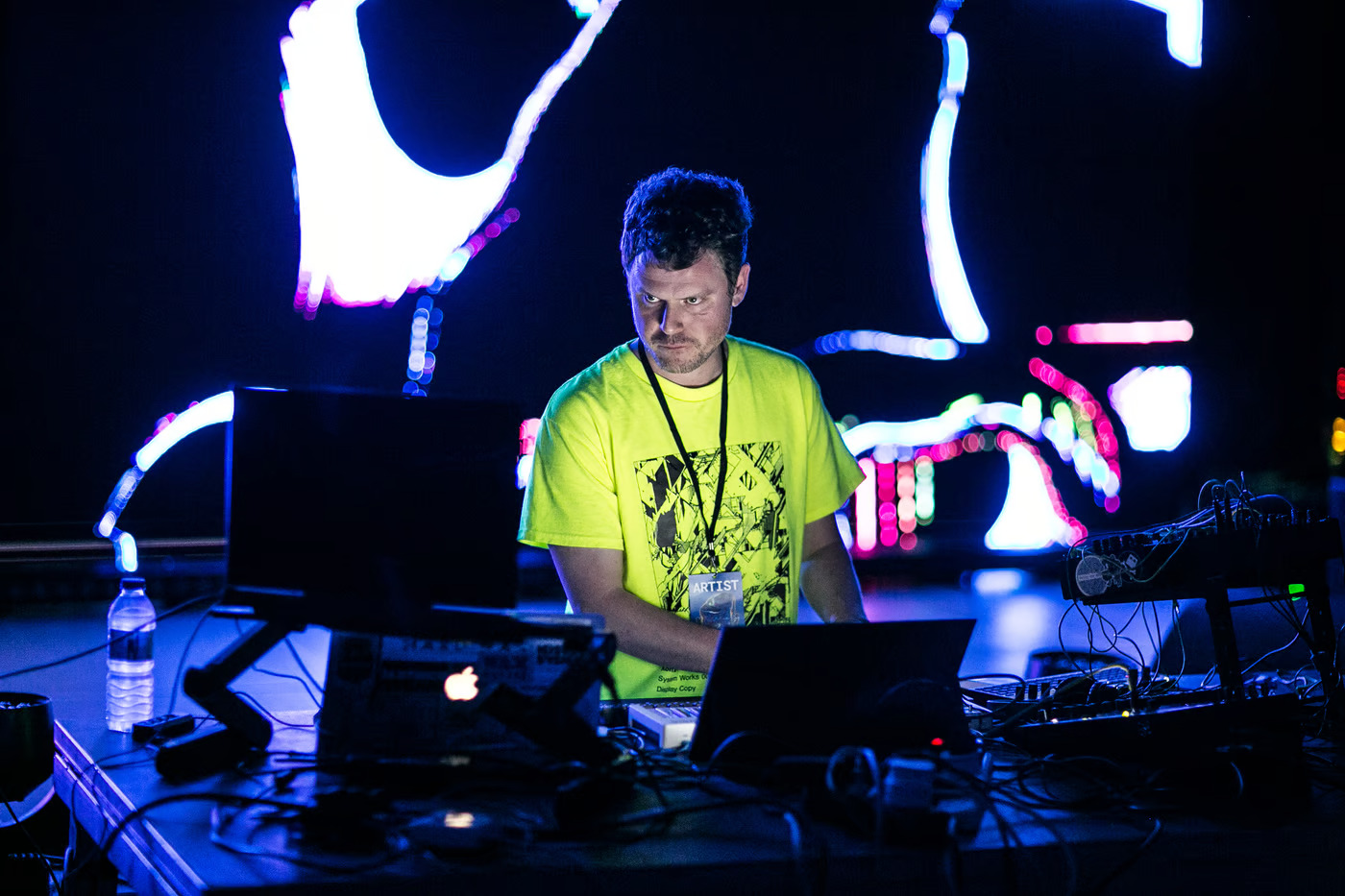 Mostra audiovisual com Konx-om-Pax e Rizoma