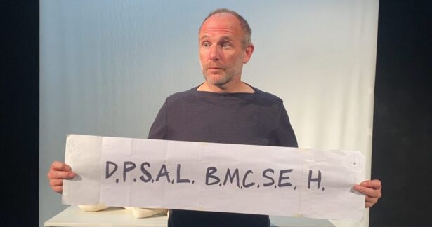 What to do in a Puppet Emergency – Mark Down / Blind Summit Theatre (GB)