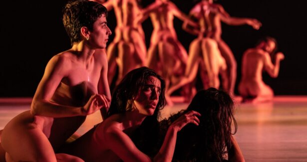 Há Qualquer Coisa Prestes a Acontecer