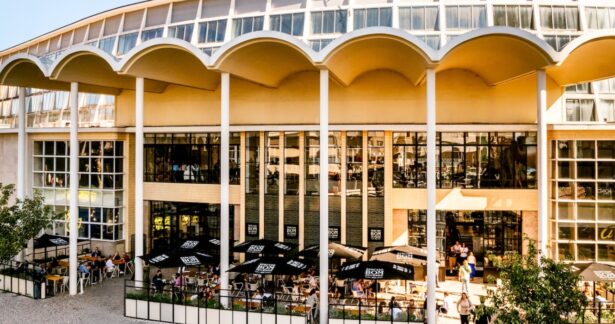 Por la Mañana Cafe, Por la Tarde Mercado Bom Sucesso