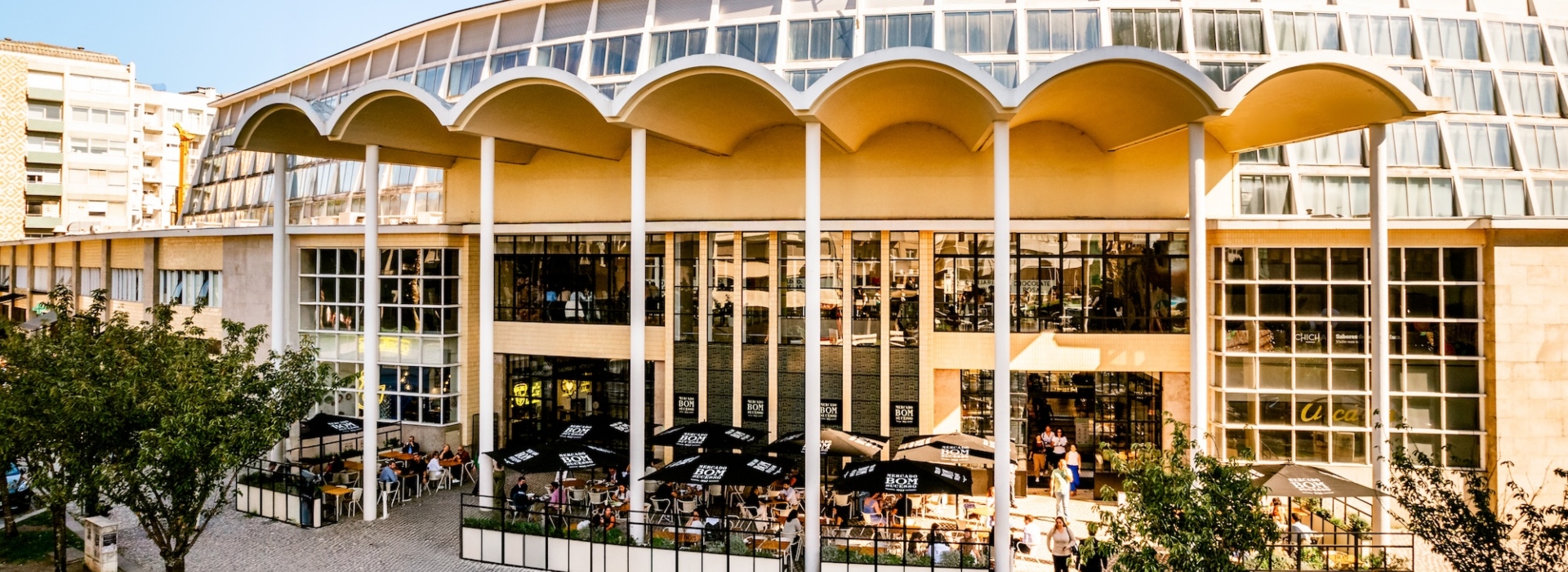 Por la Mañana Cafe, Por la Tarde Mercado Bom Sucesso